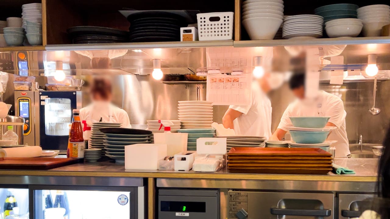 東京駅「ヌードルハウス ランドリー」の絶品ランチで本格アジア麺の沼にハマる！ グルメハンターズ