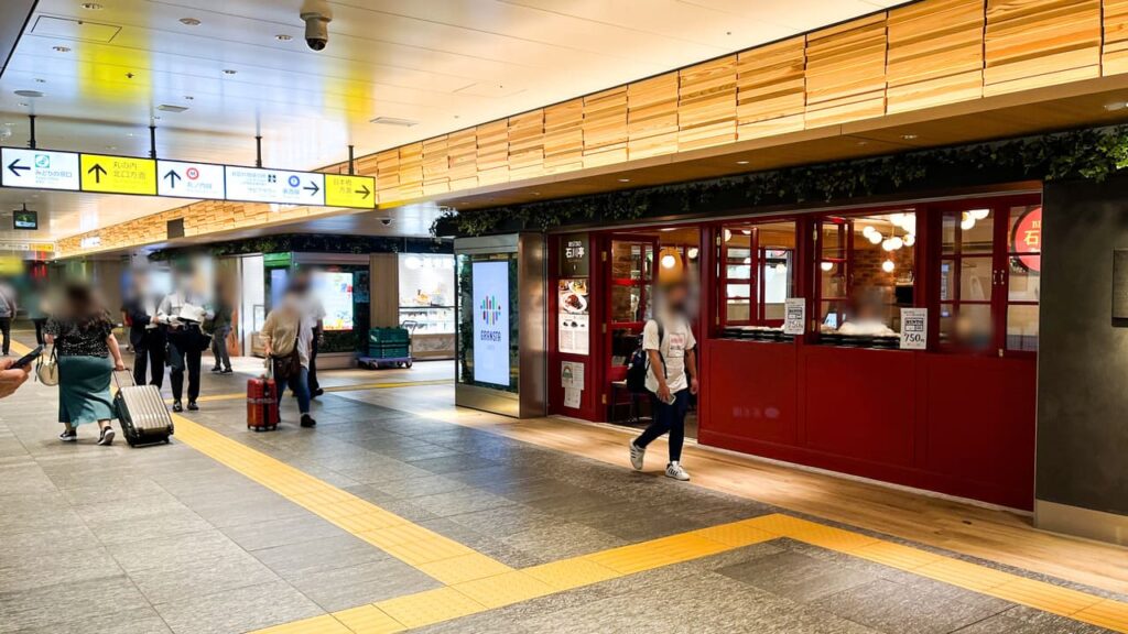 東京駅 八重北食堂の前の通路