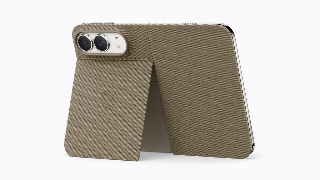 iPhone Duoにフォリオ（トープ）を装着してスタンドとして使う様子